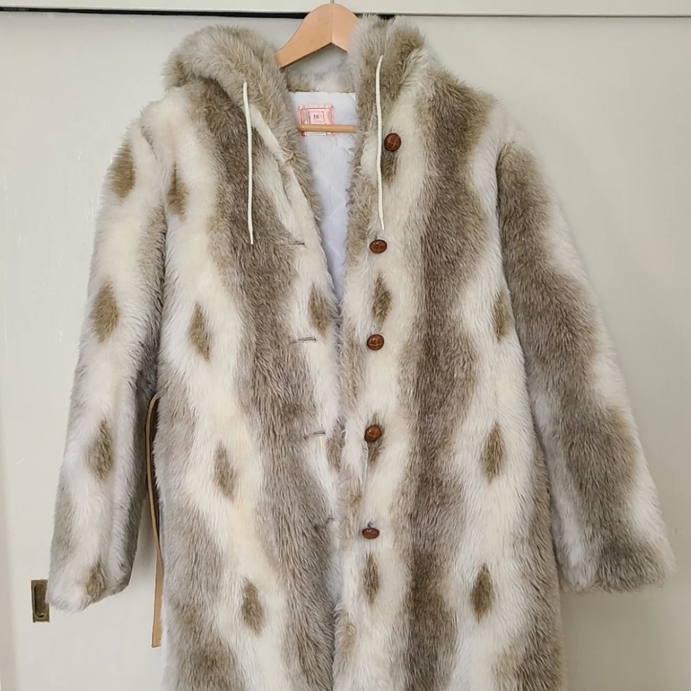 VINTAGE Sears Women's Faux Fur Hooded Coat with Belt - Picture 3 of 10